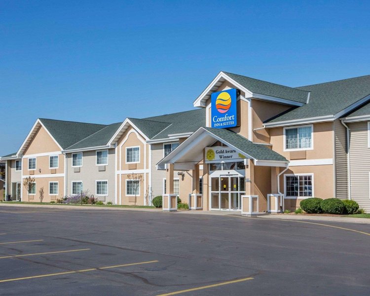 comfort inn and suites jackson west bend