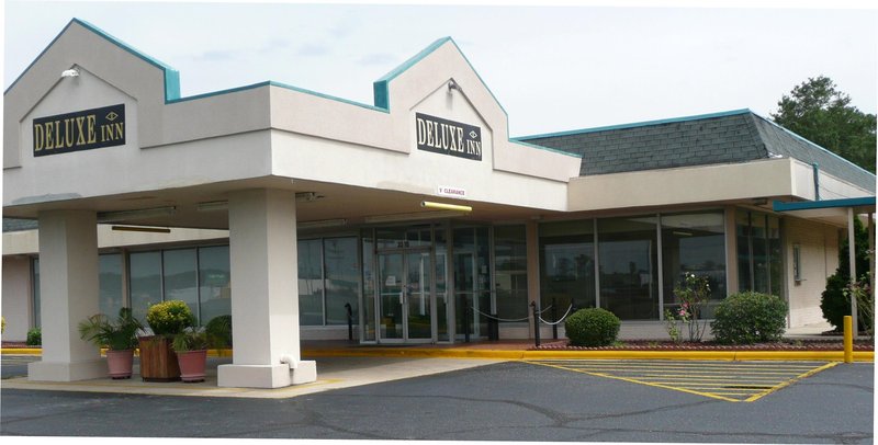 Econo Lodge,Near Southeastern Regional Medical Center,2 star