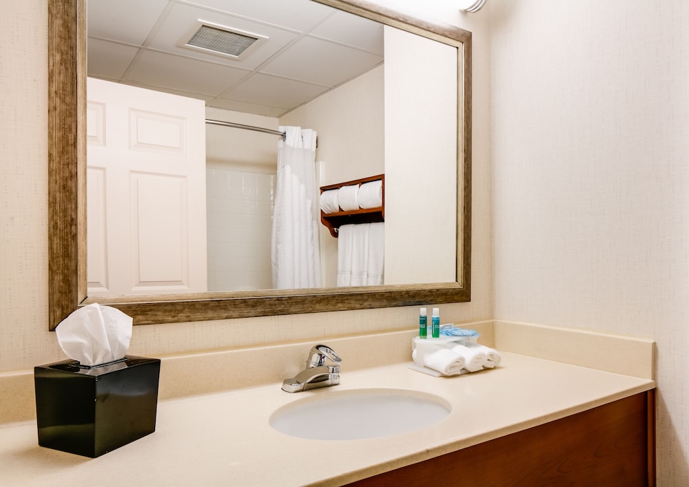holiday inn express coralville by ihg