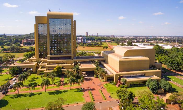 Rainbow Towers Hotel And Conference Centre,Queen Victoria Museum>>Harare,4.5 star