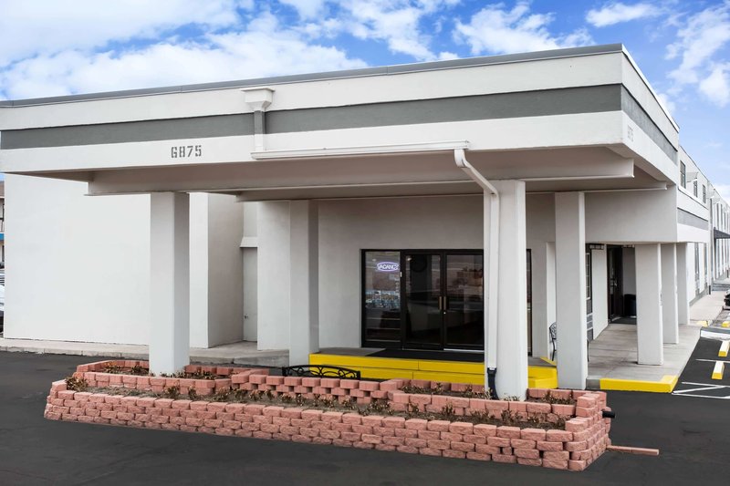 Travelodge By Wyndham Colorado Springs Airport/Peterson Sfb,Near World Golf And Sand Creek Golf Course,2 star