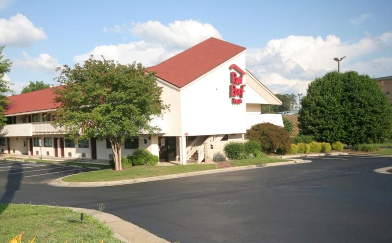 red roof inn greensboro airport