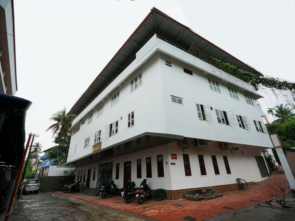 Queens Hotel,Kozhikode>>Kondotti,3 star