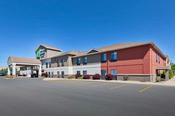Holiday Inn Express & Suites Three Rivers By Ihg,Mendon>>Kalamazoo,3 star