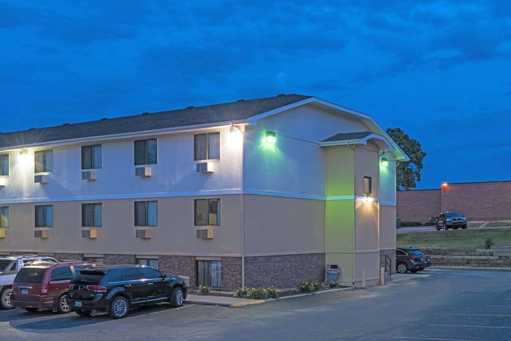 Super 8 By Wyndham Omaha Ne,Omaha>>Douglas,2 star
