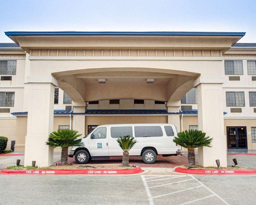 Quality Inn & Suites Airport,Del Valle>>Austin,3 star