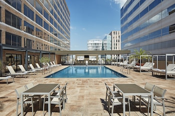 hilton houston plaza medical center