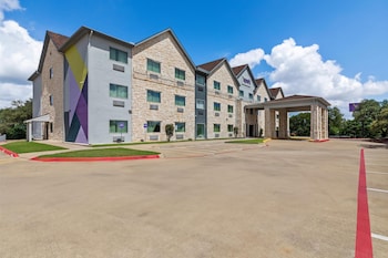 comfort suites i 35 north