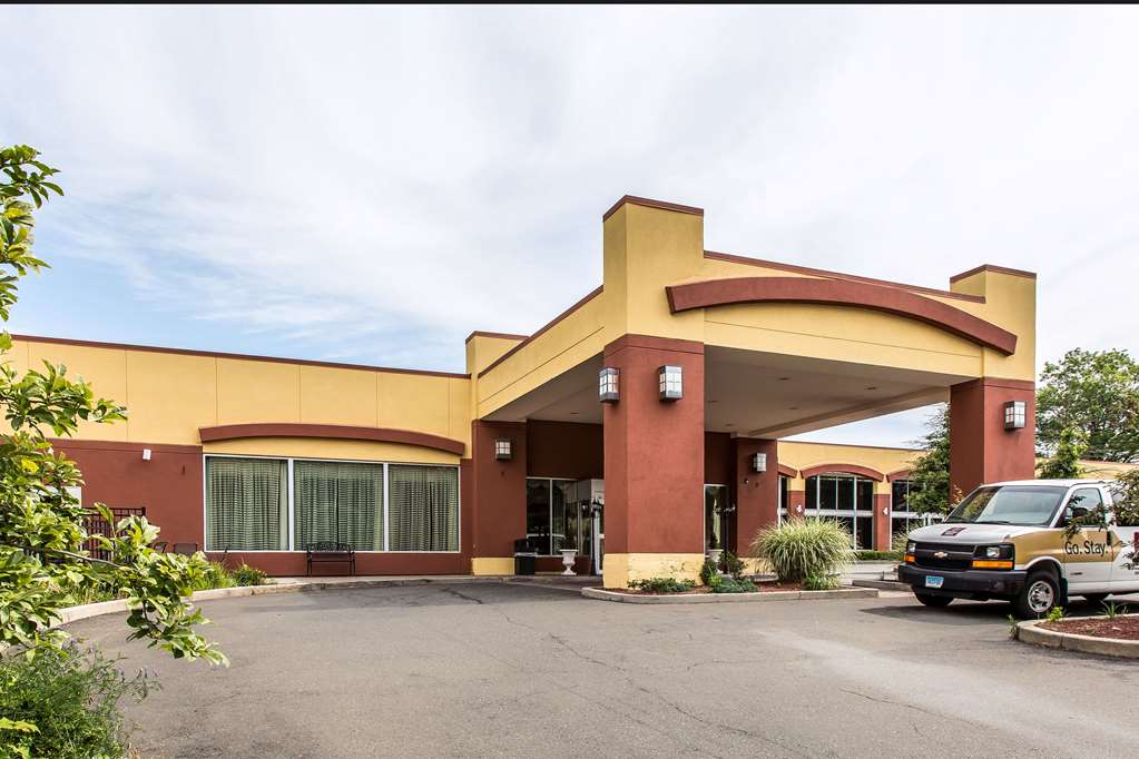 Clarion Hotel & Suites Hamden-New Haven,New Haven>>Hamden,3 star