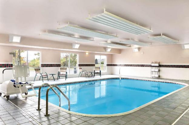 Country Inn & Suites By Radisson, Marion, Oh