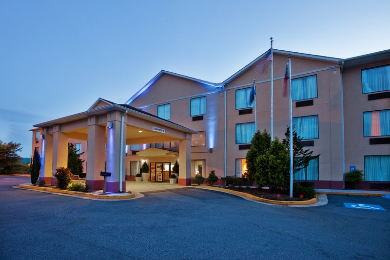 Holiday Inn Express & Suites Hiawassee By Ihg,Brasstown>>Blairsville,3 star