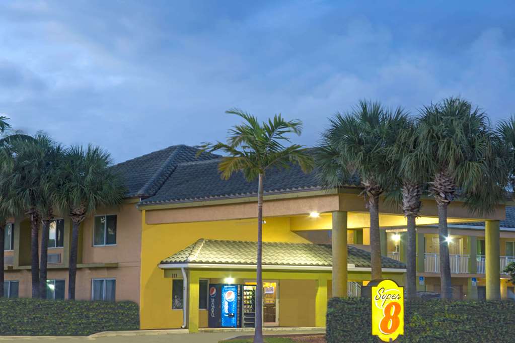 Super 8 By Wyndham Dania/Fort Lauderdale Arpt,Dania Beach>>Boca Raton,2 star
