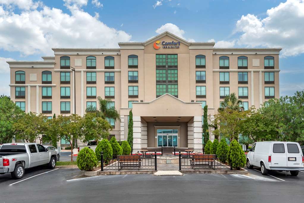 comfort inn and suites new orleans airport north