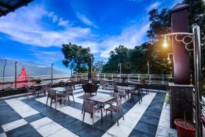 Hotel Grand White Near Isbt Shimla,Tutikandi,3 star