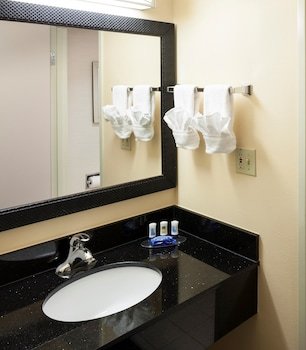 Fairfield Inn Santa Clarita Valencia,Los Angeles>>Granada Hills,2.5 star