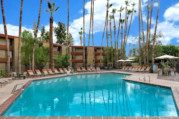 doubletree by hilton phoenix tempe