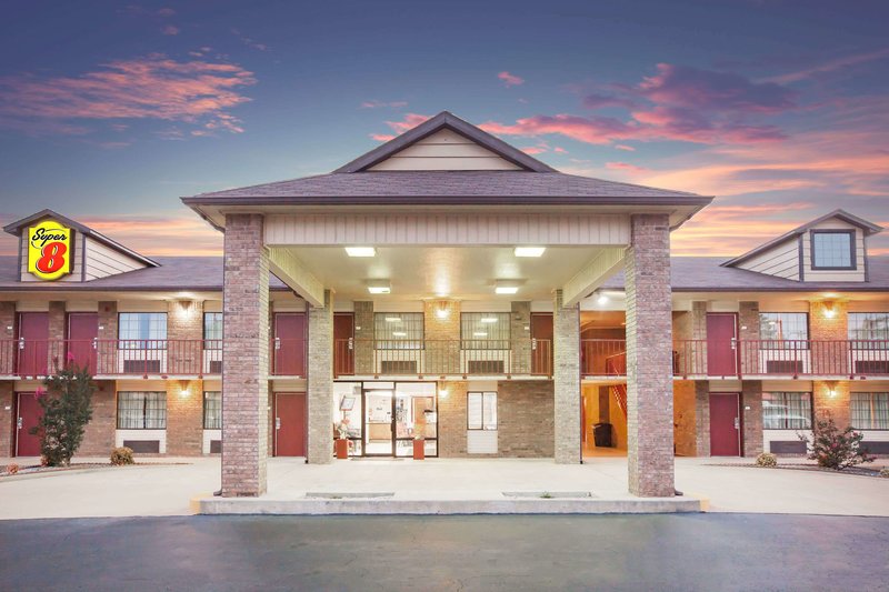 super 8 by wyndham clinton