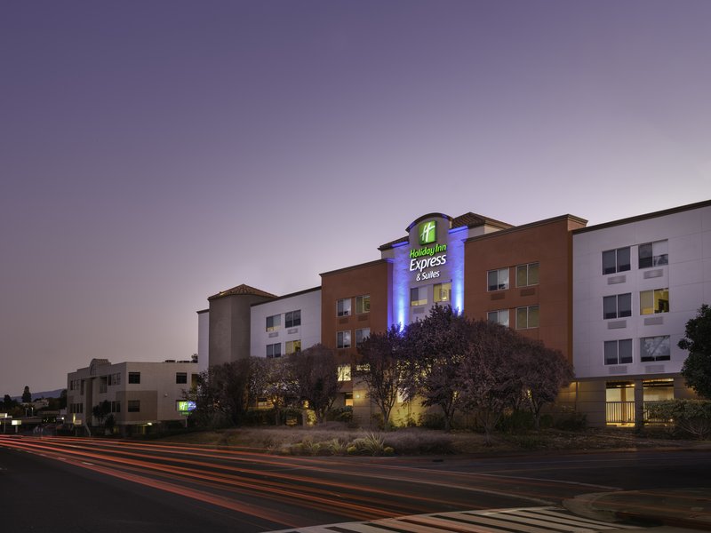 Holiday Inn Express Hotel & Suites Belmont