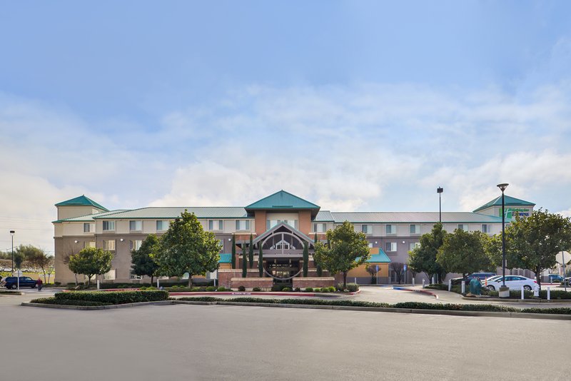holiday inn express and suites elk grove central