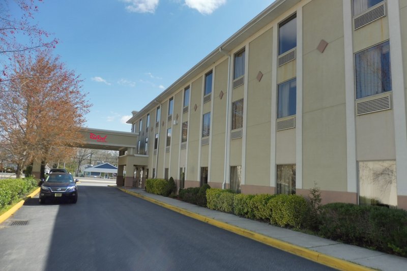 red roof inn and suites galloway