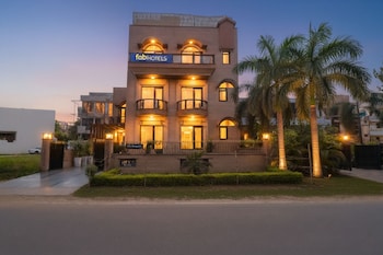 Fabhotel Rr Residency,Gurugram|Delhi,3 star