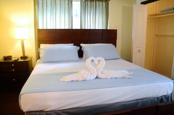 Coral Harbour Beach House And Villas,Coral Harbour>>Bahamas,2.5 star