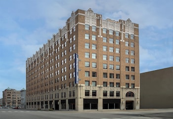 Hampton Inn Indianapolis Downtown Across From Circle Centre,Near Bankers Life Fieldhouse,3 star