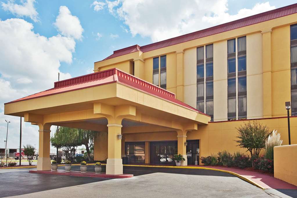 la quinta inn and suites by wyndham memphis airport graceland
