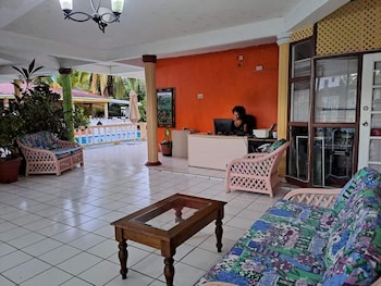 Bay Heights Escape,,2 star