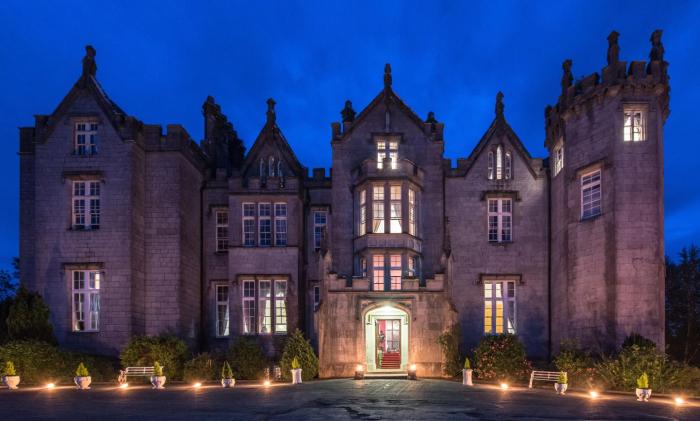 Kinnitty Castle Hotel,Cadamstown>>Birr,4 star