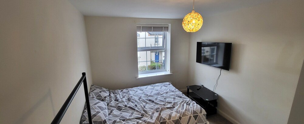 Inviting 6-Bed House In Nuneaton,,0 star