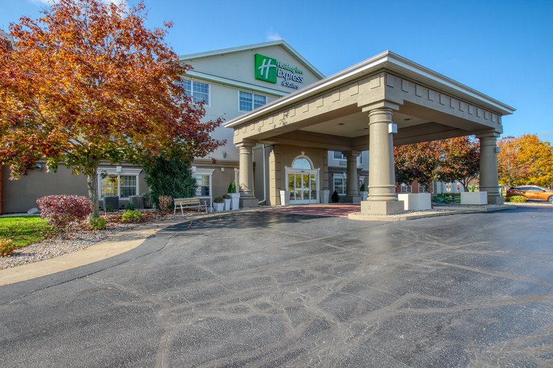 holiday inn express hotel and suites oshkosh by ihg