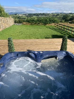 Luxury Cottage, Views Of The Lakes With Hot Tub,,3 star