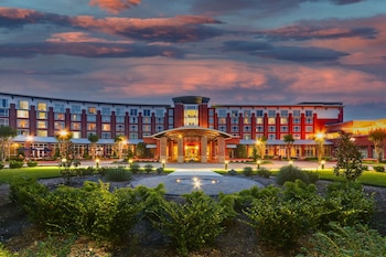 the chattanoogan hotel curio collection by hilton