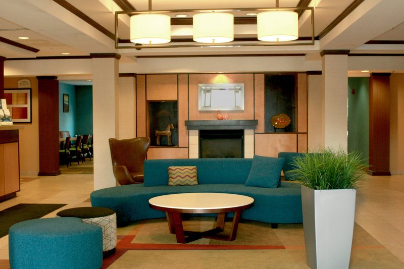 Fairfield Inn & Suites By Marriott Fairmont,In Fairmont,2 star