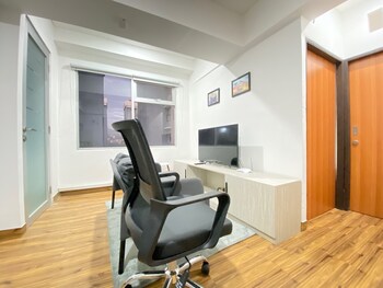 Modern And Well Furnished 2Br At Jarrdin Near Cihampelas Walk,,3 star