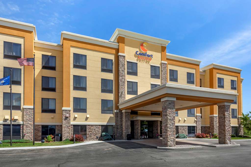 Comfort Suites Oshkosh,Oshkosh>>Omro,2.5 star
