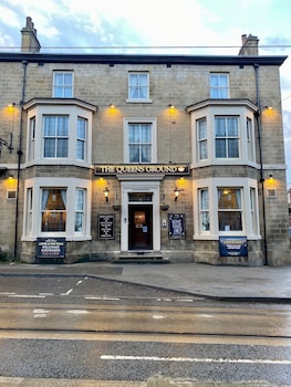 Queens Ground,,3 star