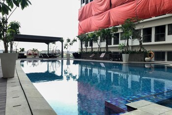 Comfortable Pool View Studio Room At Gateway Park Lrt City Bekasi Apartment,,0 star