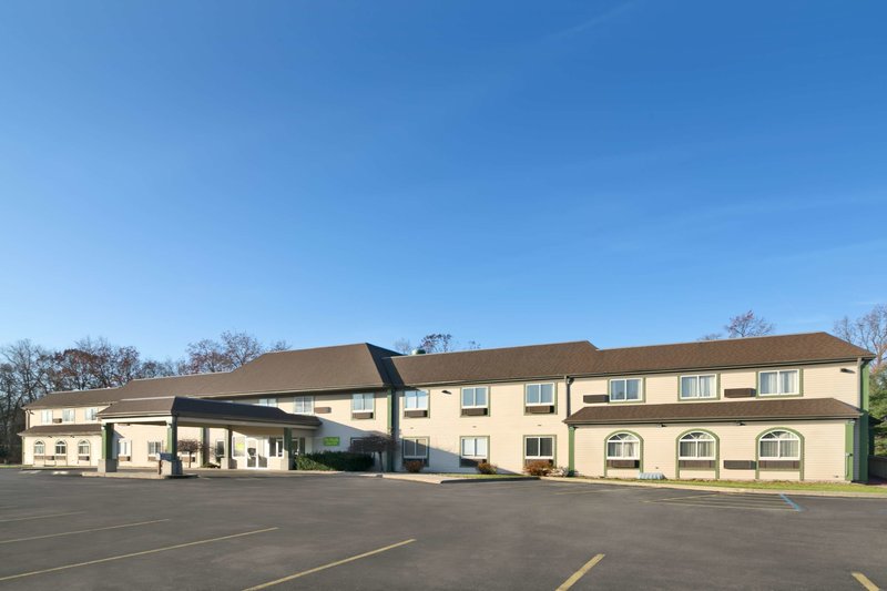 Econo Lodge Whitehall Near Michigan's Adventure,Muskegon>>Montague,2 star