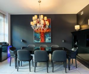 The King Of Milan,,3 star