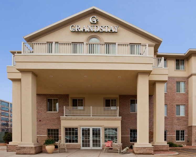 Grandstay Hotel & Suites