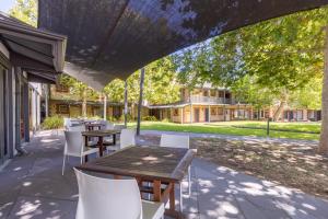 St Francis Winery,Clarendon>>Adelaide,3.5 star
