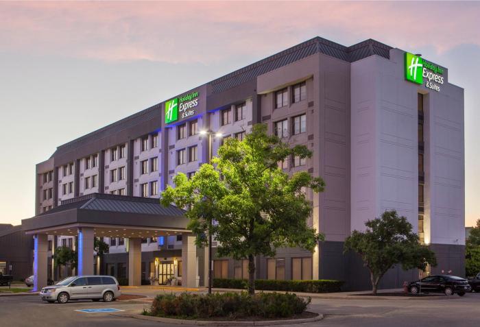 Holiday Inn Express & Suites Mississauga-Toronto Southwest By Ihg,Mississauga>>Brampton,3 star