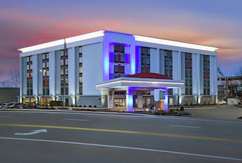 holiday inn express and suites cincinnati riverfront by ihg