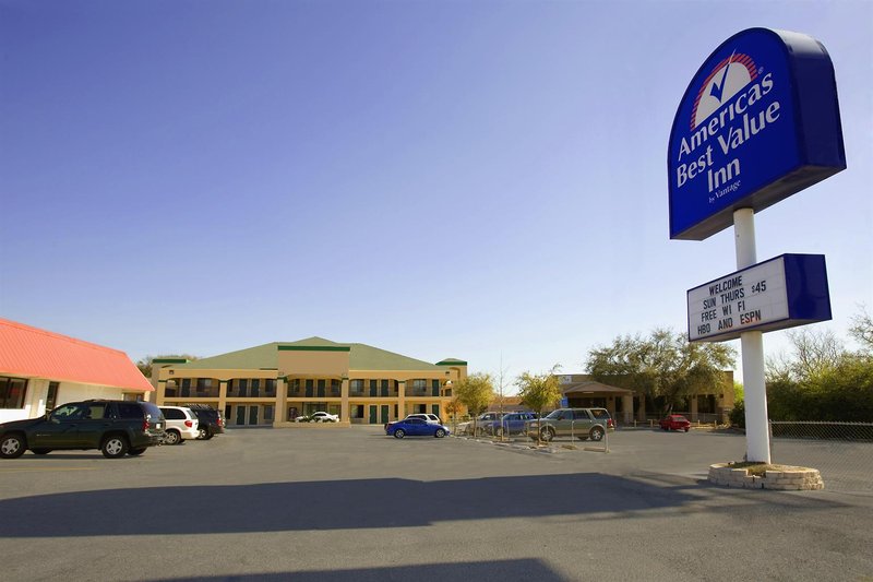 Oyo Inn & Suites Medical Center San Antonio,Bexar County>>Balcones Heights,2 star
