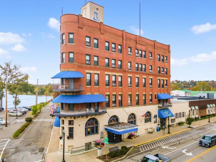 The Lafayette A Grand Riverboat Era Hotel,Parkersburg>>Marietta,3 star