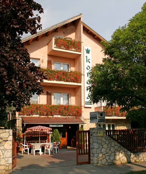 Korona Hotel Panzio,Sasad>>Budapest,3 star