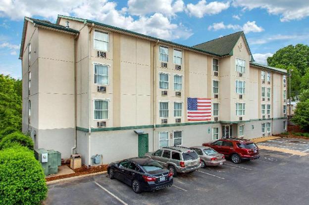 rodeway inn and suites near outlet mall asheville