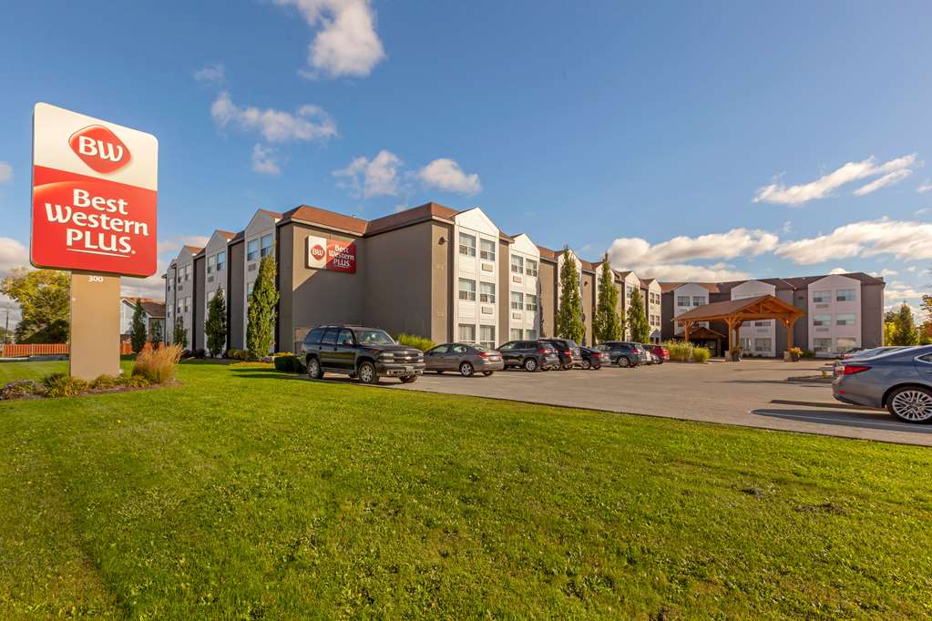 Best Western Plus Rose City Suites,Niagara Falls>>Niagara,2.5 star